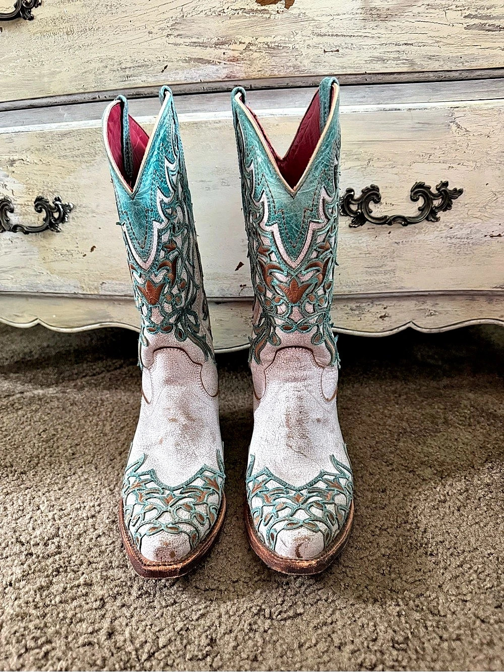 Corral Cowboy boots Embroidered Western Boots in White & Blue